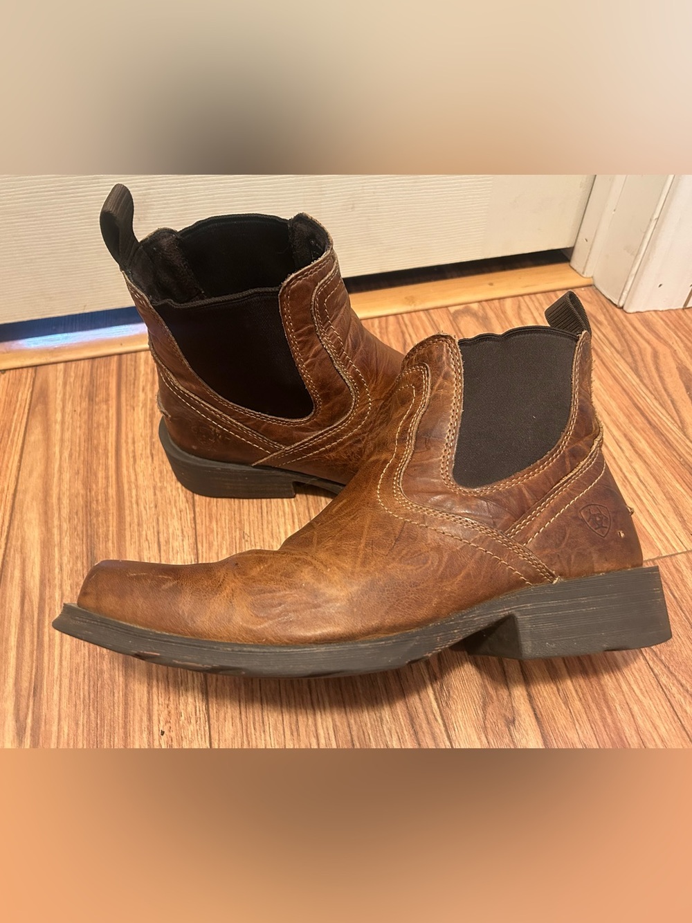 ARIAT MIDTOWN RAMBLER BOOTS BARN BROWN MEN’S 9 D LEATHER SQUARE TOE 10019868